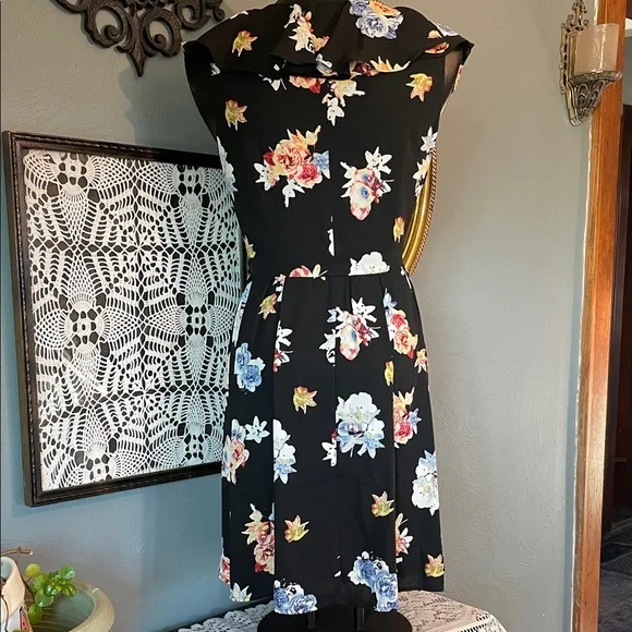 Express Black Floral Mini Dress - Picture 6 of 7